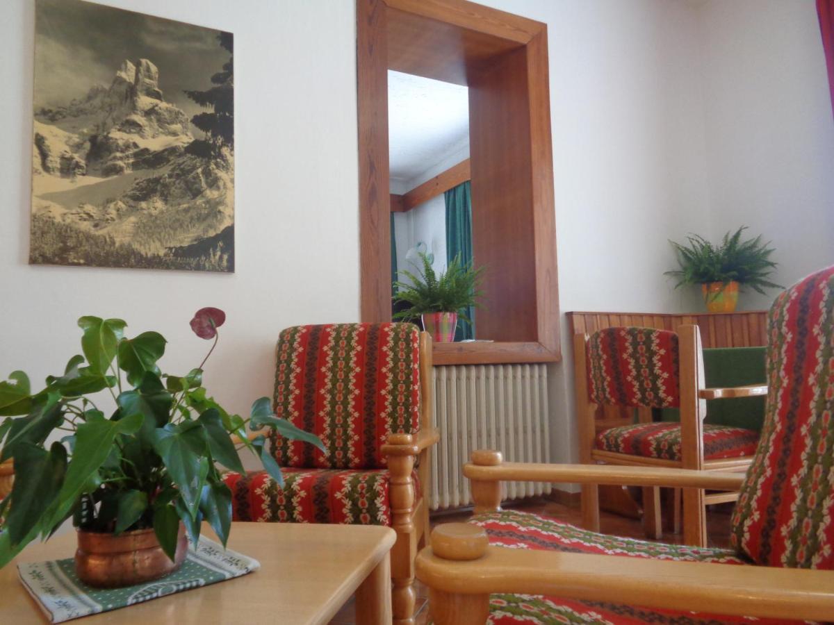 Hotel Garni Suisse サン・マルティーノ・ディ・カストロッツァ エクステリア 写真