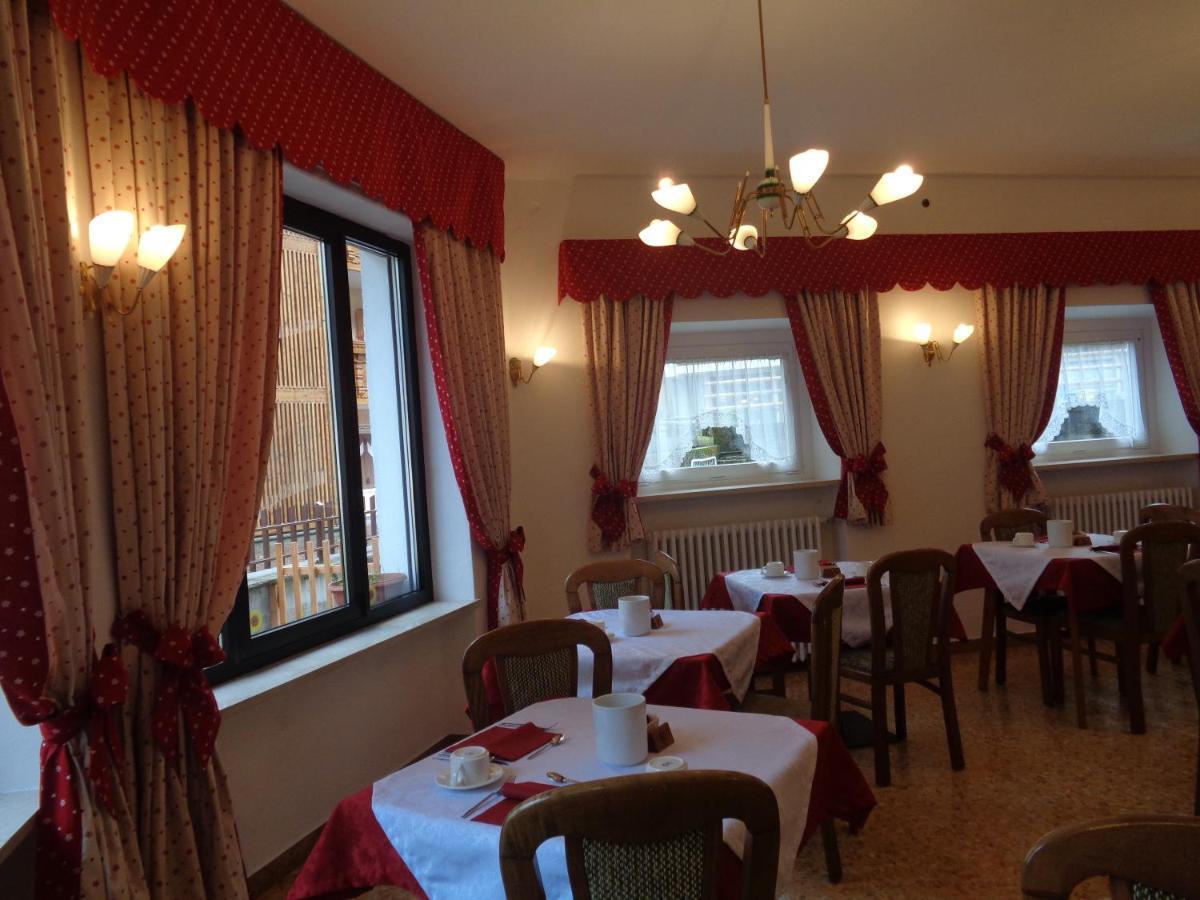 Hotel Garni Suisse サン・マルティーノ・ディ・カストロッツァ エクステリア 写真